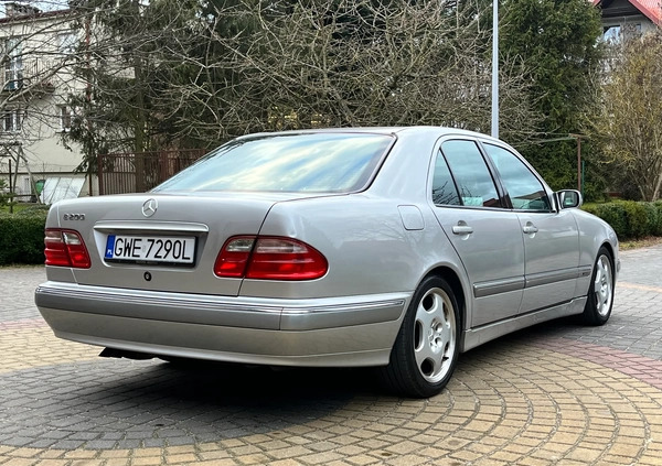 Mercedes-Benz Klasa E cena 15950 przebieg: 228000, rok produkcji 2001 z Żukowo małe 137